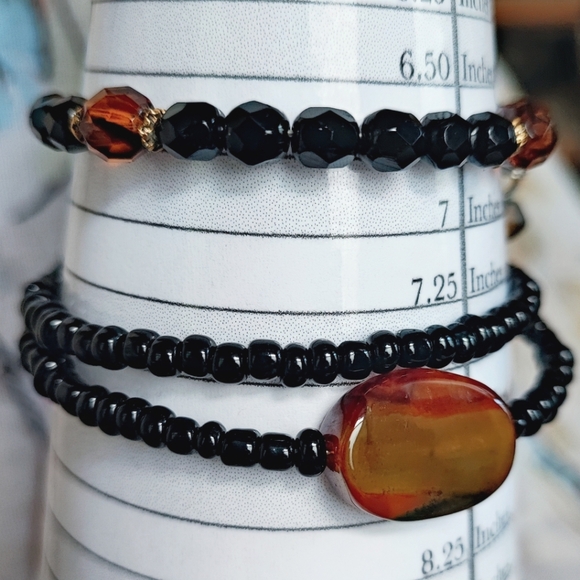 2 Black Beaded Glass Topaz Agate Fire Opal Pair of Memory Wire Bracelets - Picture 3 of 16